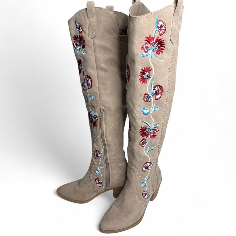 Carlos by Carlos Santana Alexia Floral embroidered beige suede Sz 7.5 - Picture 2 of 8